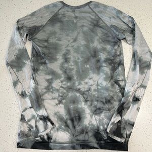 LULULEMON CUTE LONG SLEEVE TOP!